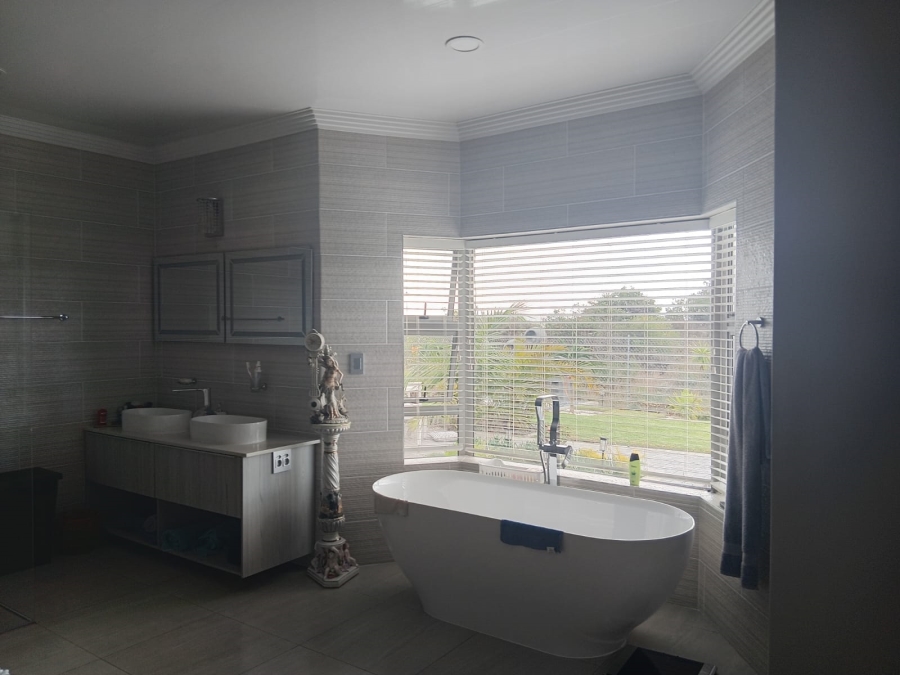 To Let 3 Bedroom Property for Rent in Dana Bay Western Cape